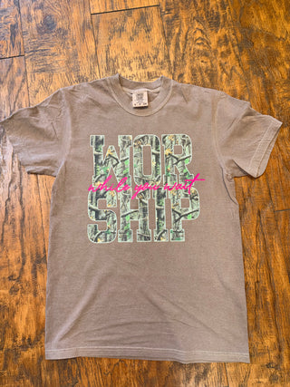 Worship While You Wait Graphic Tee, Brown