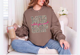 Worship While You Wait Graphic Tee, Brown